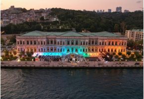 Huawei, Dünya Fotoğrafçılık Günü’nde Çırağan Sarayı’nı “Gün Batımı”na Bürüdü