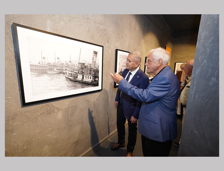 Üsküdar Belediyesi İzzet Keribar'ın ''Efsunlu Şehir'' Fotoğraf Sergisini İstanbullularla Buluşturdu