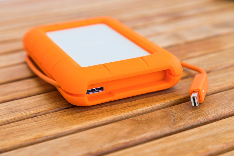 Fotoğrafçılar için Sağlam Harici Disk Önerisi Lacie Rugged USB 3.0 .