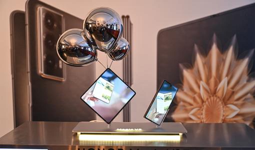 Dünyanın En İnce ve En Hafif İçe Katlanan Telefonu HONOR Magic V2 Şimdi Türkiye’de!